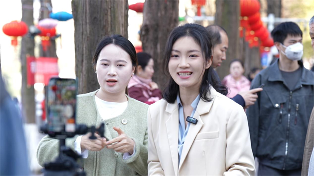 图为“郴州人才”抖音手语同框同步直播带岗